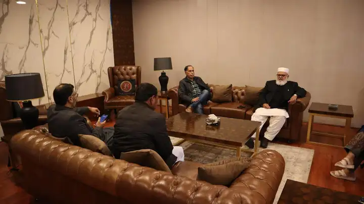 مزید برآں، انہوں نے سیلز اور مارکیٹنگ کے حوالے سے مختلف ترجیحات اور موضوعات پر ایک اہم اجلاس کی صدارت کی، جس میں آئندہ کی حکمت عملی پر تبادلہ خیال کیا گیا۔