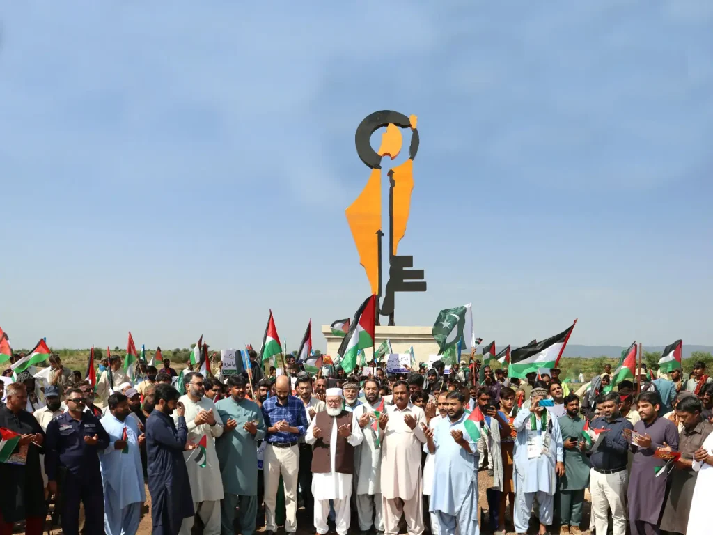 Protest and Rally in Support of Palestine Held in Qurtaba City Today, a protest and rally were held in support of Palestine in Qurtaba City. The event took place in accordance with the globally observed Palestine Day, with a large number of Qurtaba residents and staff participating.