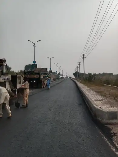 Once the asphalt work on this main access road is completed, residents of Qurtaba City will enjoy easier access, while the overall beauty of this key route will be enhanced.